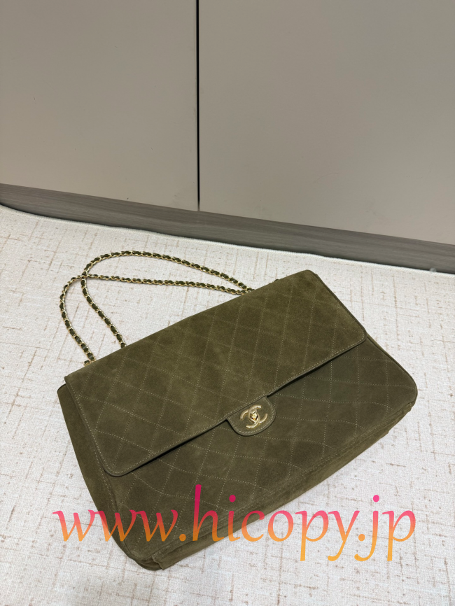 【CHANEL】シャネル 26S クラシックフラップ マキシ スエード オリーブグリーン ゴールド金具 (公式型番: AS3812B04900C9012)