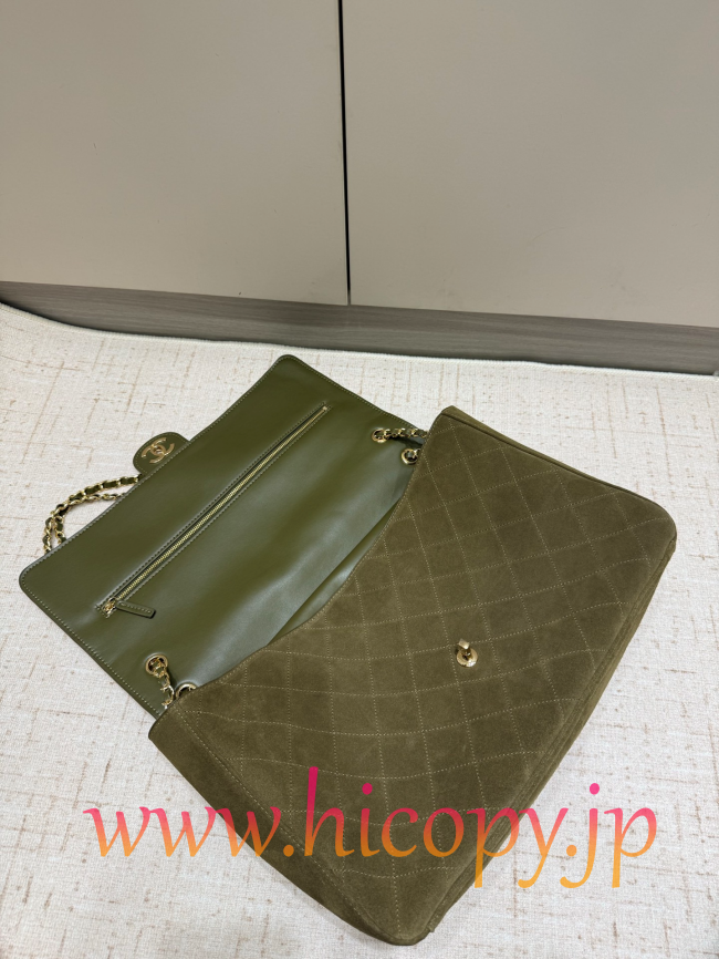 【CHANEL】シャネル 26S クラシックフラップ マキシ スエード オリーブグリーン ゴールド金具 (公式型番: AS3812B04900C9012)