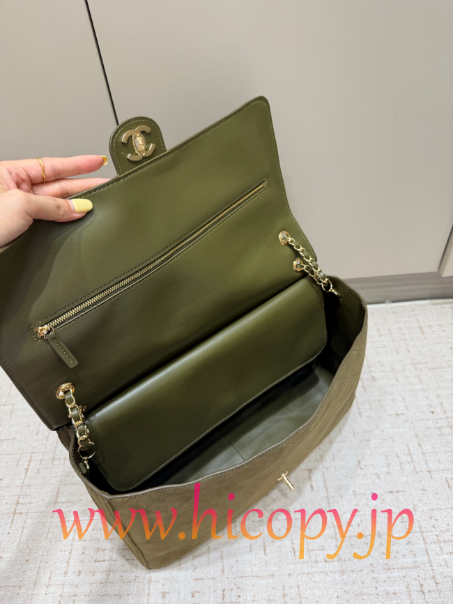 【CHANEL】シャネル 26S クラシックフラップ マキシ スエード オリーブグリーン ゴールド金具 (公式型番: AS3812B04900C9012)