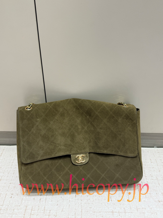 【CHANEL】シャネル 26S クラシックフラップ マキシ スエード オリーブグリーン ゴールド金具 (公式型番: AS3812B04900C9012)