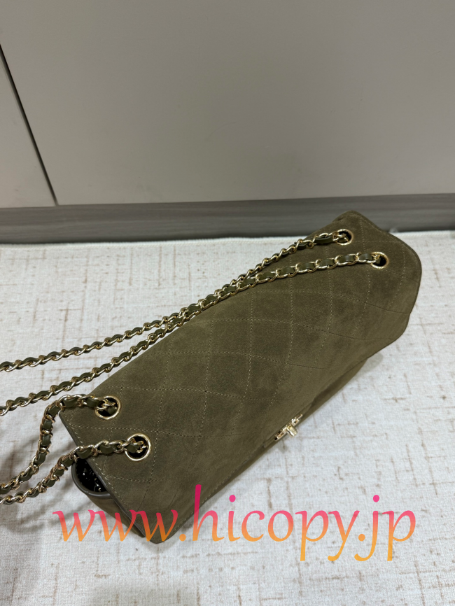 【CHANEL】シャネル 26S クラシックフラップ スモール スエード オリーブグリーン ゴールド金具 (公式型番: AS3211B04900C9011)