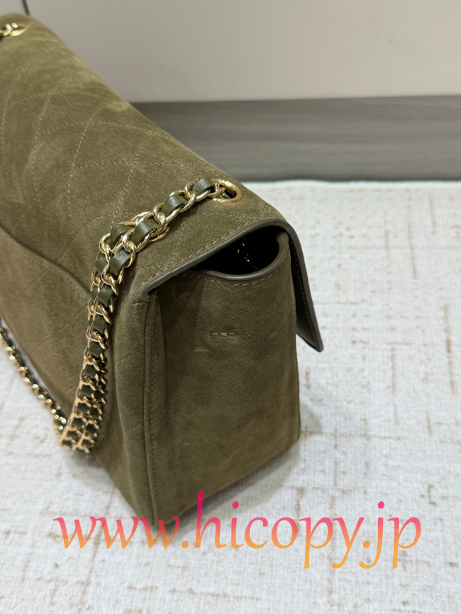 【CHANEL】シャネル 26S クラシックフラップ スモール スエード オリーブグリーン ゴールド金具 (公式型番: AS3211B04900C9011)