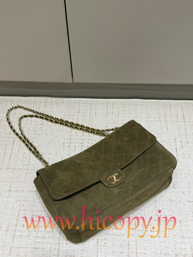 【CHANEL】シャネル 26S クラシックフラップ スモール スエード オリーブグリーン ゴールド金具 (公式型番: AS3211B04900C9011)