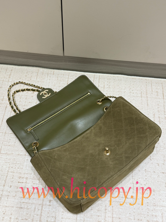 【CHANEL】シャネル 26S クラシックフラップ スモール スエード オリーブグリーン ゴールド金具 (公式型番: AS3211B04900C9011)