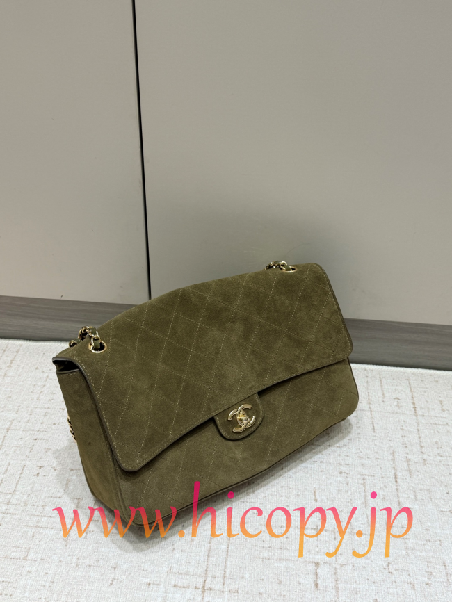 【CHANEL】シャネル 26S クラシックフラップ スモール スエード オリーブグリーン ゴールド金具 (公式型番: AS3211B04900C9011)