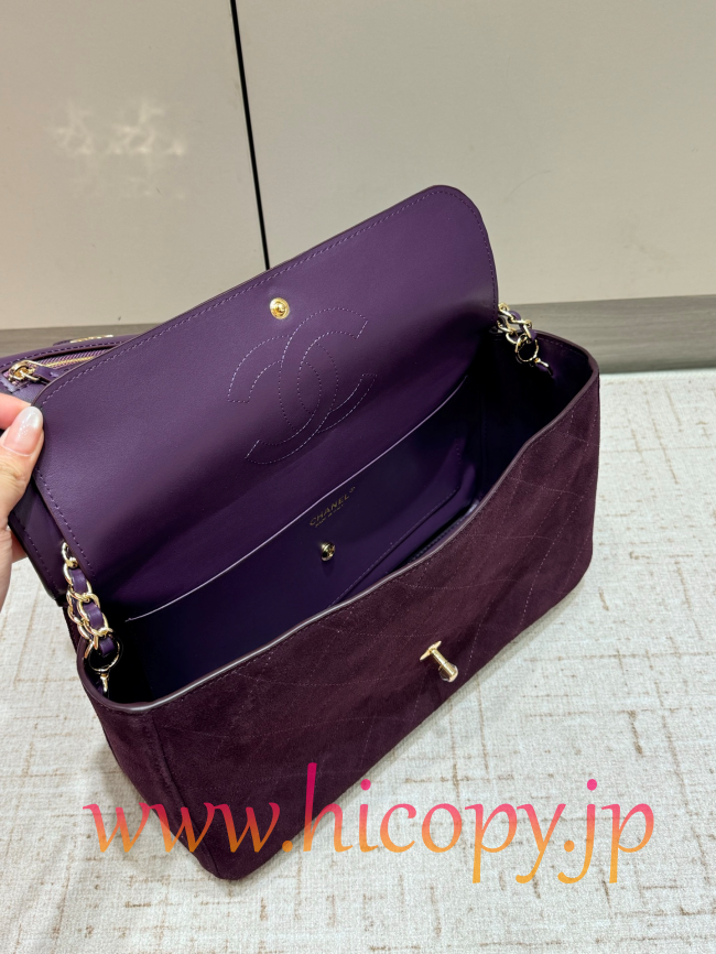 【CHANEL】シャネル 26S クラシックフラップ スモール スエード ディープパープル ゴールド金具 (公式型番: AS3211B04900C9011)