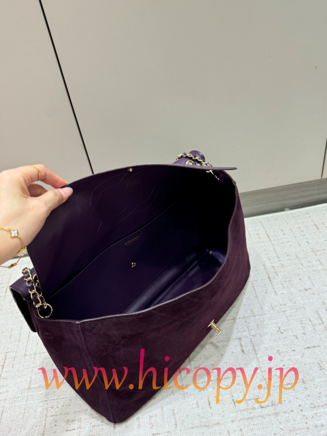 【CHANEL】シャネル 26S クラシックフラップ マキシ スエード ディープパープル ゴールド金具 (公式型番: AS3812B04900C9012)
