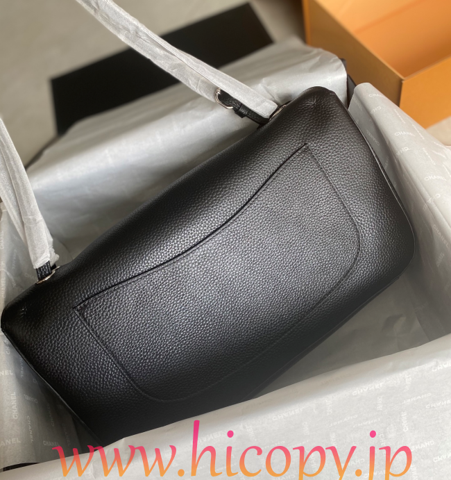 【CHANEL】シャネル 26S フラップバッグ ブラック キャビアスキン シルバー金具 エアポートスタイル 通勤通学 (公式型番: AS6231B20827U1536)
