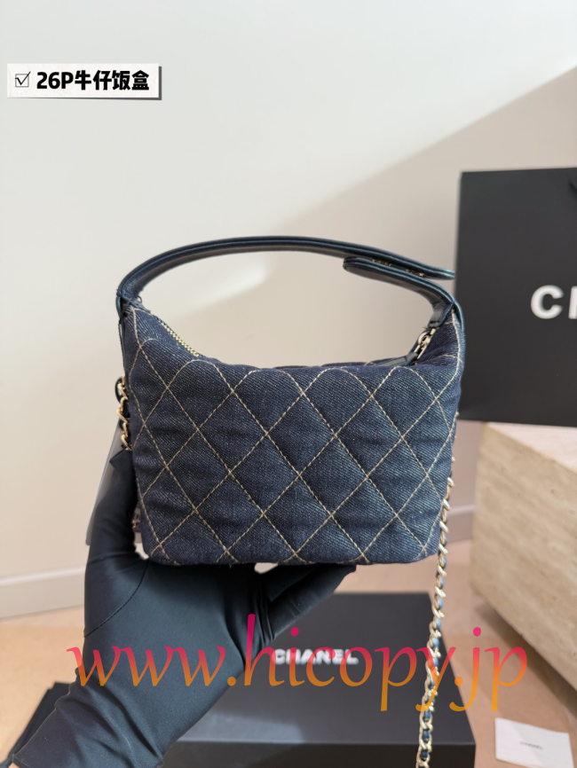 【CHANEL】シャネル 26P デニム ランチボックス バッグ 濃紺 ホワイトステッチ ゴールド金具 チェーンストラップ (公式型番: AS1513B04900CXXXX)