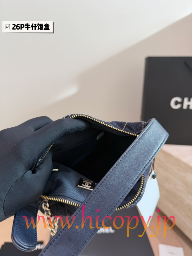 【CHANEL】シャネル 26P デニム ランチボックス バッグ 濃紺 ホワイトステッチ ゴールド金具 チェーンストラップ (公式型番: AS1513B04900CXXXX)