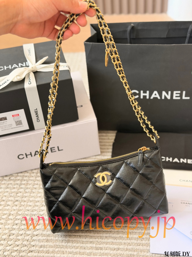 【CHANEL】シャネル 25S ホーボー バゲット バッグ ブラック ラムスキン ゴールド金具 チェーンストラップ (公式型番: AS2414B04900C3947)