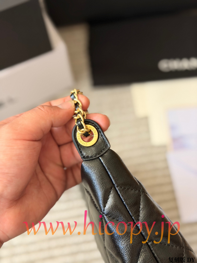 【CHANEL】シャネル 25S ホーボー バゲット バッグ ブラック ラムスキン ゴールド金具 チェーンストラップ (公式型番: AS2414B04900C3947)