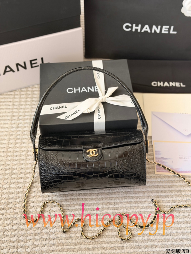 【CHANEL】シャネル 26A クロコ型押し ボウリング バッグ ブラック ゴールド金具 チェーンストラップ (公式型番: AS2312B04900C3947)