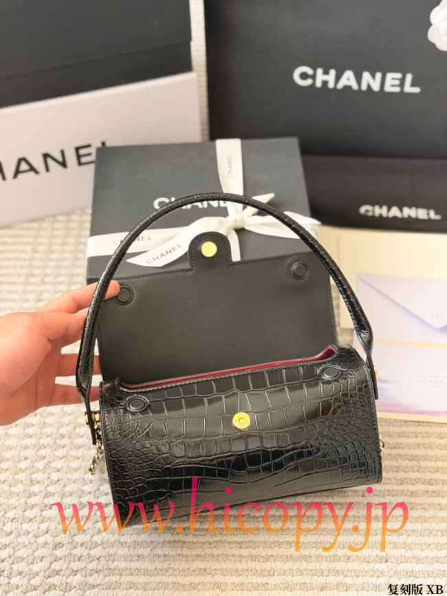 【CHANEL】シャネル 26A クロコ型押し ボウリング バッグ ブラック ゴールド金具 チェーンストラップ (公式型番: AS2312B04900C3947)