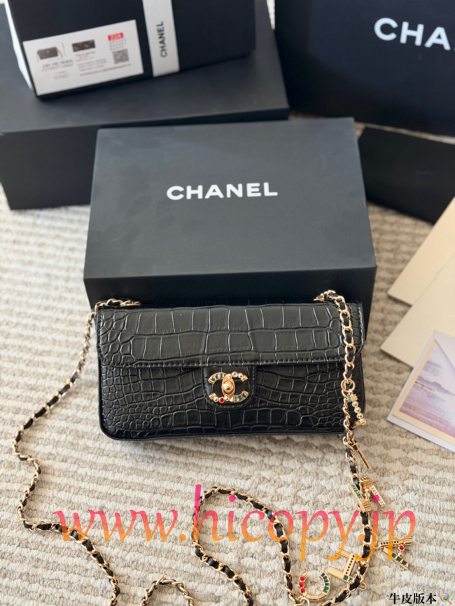 【CHANEL】シャネル タイムレス クラシック フラップ バッグ ブラック クロコ型押し ゴールド チャームチェーン (公式型番: AS2211B04900C3947)