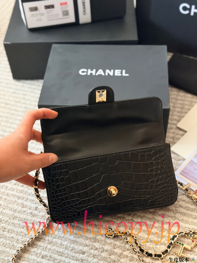 【CHANEL】シャネル タイムレス クラシック フラップ バッグ ブラック クロコ型押し ゴールド チャームチェーン (公式型番: AS2211B04900C3947)