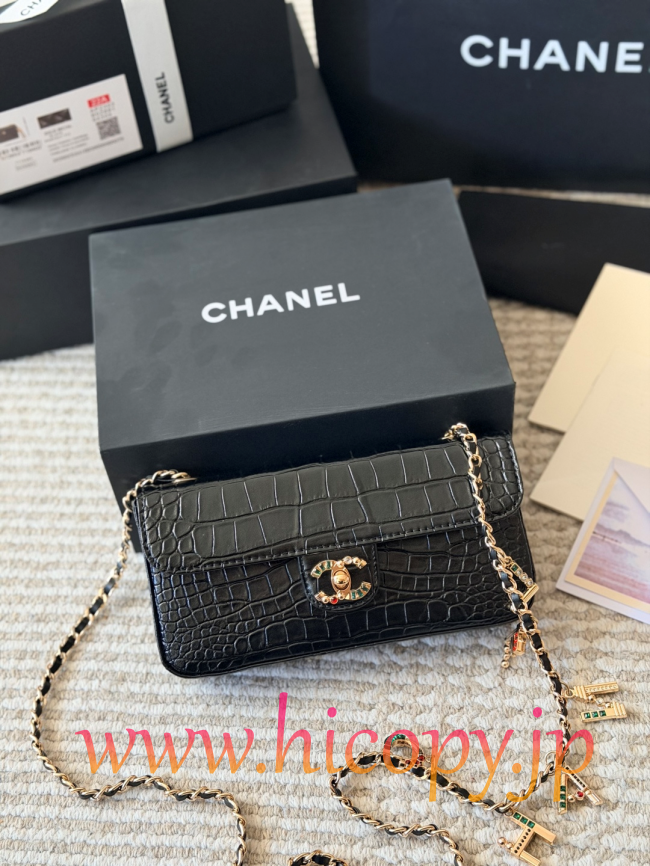 【CHANEL】シャネル タイムレス クラシック フラップ バッグ ブラック クロコ型押し ゴールド チャームチェーン (公式型番: AS2211B04900C3947)