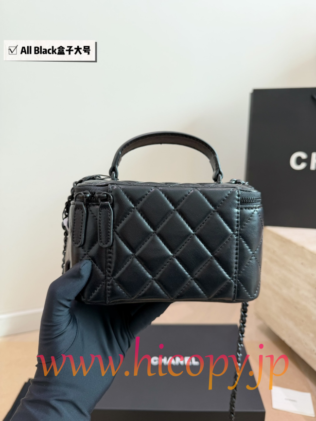 【CHANEL】シャネル ヴァニティ ケース ラージ オールブラック トーンオンブラック キルティング レザー ハンドバッグ (公式型番: AS1710B04900C3947)