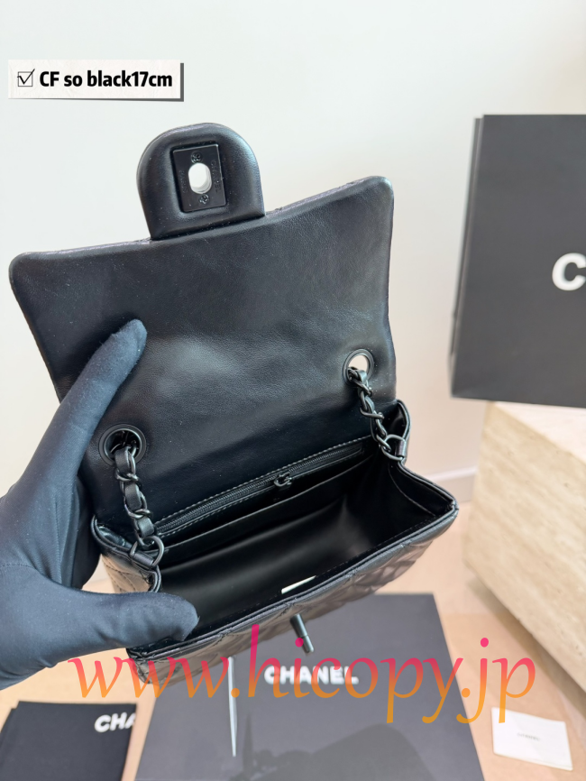 【CHANEL】シャネル クラシック フラップ ミニ ソーブラック ゴールドボール チェーン ショルダーバッグ (公式型番: AS1712B04900C3947)