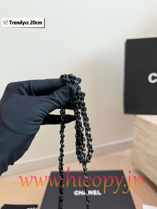 【CHANEL】シャネル ウォレット オン チェーン (WOC) ソーブラック ブラッククリスタル留め キルティング レザー ショルダーバッグ (公式型番: AS1911B04900C3947)