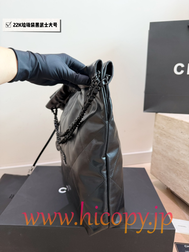 【CHANEL】シャネル 22 バッグ ラージ ソーブラック キルティング レザー ショルダーバッグ (公式型番: AS3935B04900C3947)