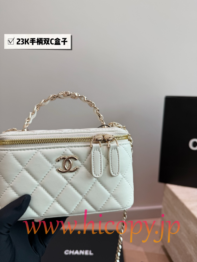 【CHANEL】シャネル 23K ダブルCハンドル ボックスバッグ ホワイト ゴールド金具 キルティング 2WAY (公式型番: CHANEL-23K-HANDLE-BOX-BAG-WHITE-GOLD-16CM)