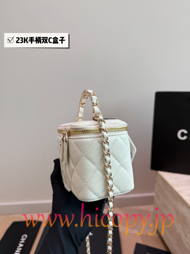 【CHANEL】シャネル 23K ダブルCハンドル ボックスバッグ ホワイト ゴールド金具 キルティング 2WAY (公式型番: CHANEL-23K-HANDLE-BOX-BAG-WHITE-GOLD-16CM)