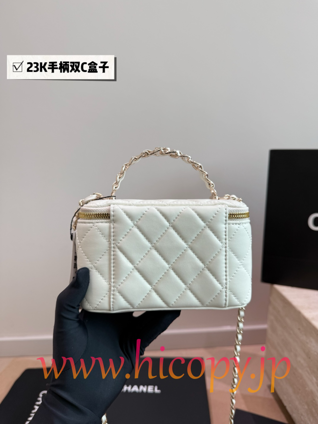 【CHANEL】シャネル 23K ダブルCハンドル ボックスバッグ ホワイト ゴールド金具 キルティング 2WAY (公式型番: CHANEL-23K-HANDLE-BOX-BAG-WHITE-GOLD-16CM)