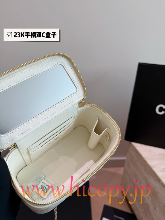 【CHANEL】シャネル 23K ダブルCハンドル ボックスバッグ ホワイト ゴールド金具 キルティング 2WAY (公式型番: CHANEL-23K-HANDLE-BOX-BAG-WHITE-GOLD-16CM)