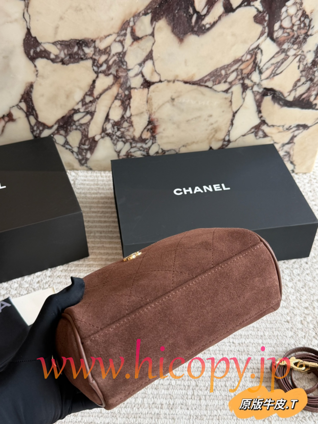 【CHANEL】シャネル ミニ ボウリング バッグ ブラウン スエード調レザー ゴールド金具 キルティング 2WAY (公式型番: CHANEL-MINI-BOWLING-BAG-BROWN-SUEDE-GOLD-20CM)