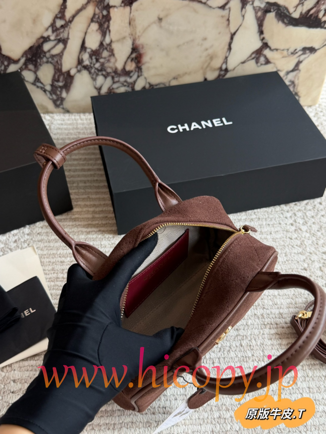 【CHANEL】シャネル ミニ ボウリング バッグ ブラウン スエード調レザー ゴールド金具 キルティング 2WAY (公式型番: CHANEL-MINI-BOWLING-BAG-BROWN-SUEDE-GOLD-20CM)