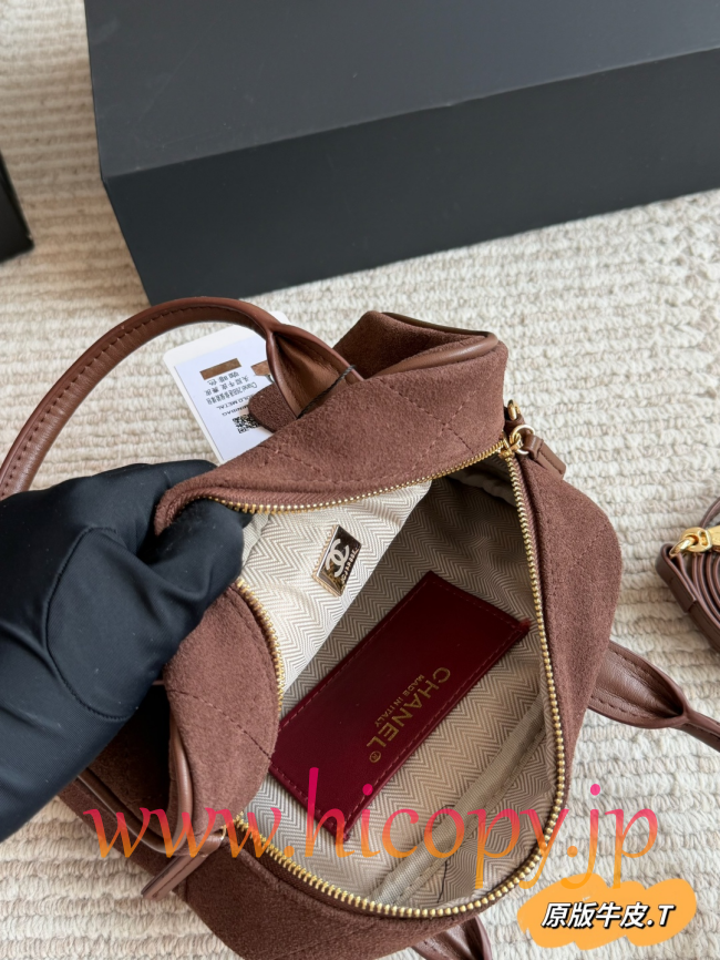 【CHANEL】シャネル ミニ ボウリング バッグ ブラウン スエード調レザー ゴールド金具 キルティング 2WAY (公式型番: CHANEL-MINI-BOWLING-BAG-BROWN-SUEDE-GOLD-20CM)