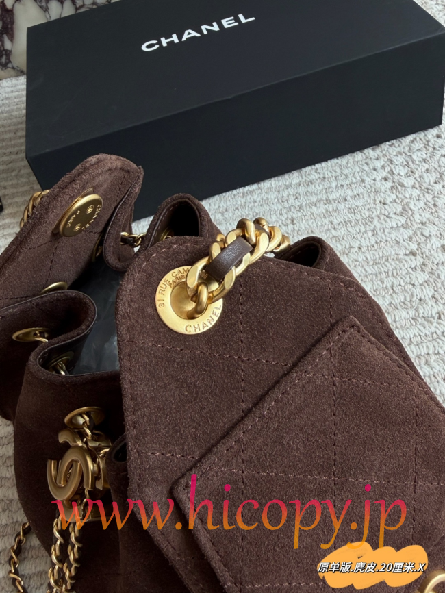 【CHANEL】シャネル 26C ミニ 25 バッグ ブラウン スエード ゴールド金具 ドローコード 2WAY (公式型番: CHANEL-26C-MINI-25-BAG-BROWN-SUEDE-GOLD-20CM)