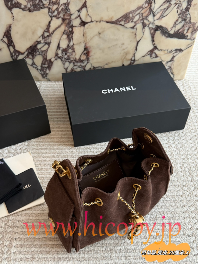 【CHANEL】シャネル 26C ミニ 25 バッグ ブラウン スエード ゴールド金具 ドローコード 2WAY (公式型番: CHANEL-26C-MINI-25-BAG-BROWN-SUEDE-GOLD-20CM)