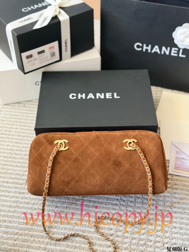 【CHANEL】シャネル 26A バゲット バッグ ブラウン スエード ゴールド金具 キルティング ショルダー (公式型番: CHANEL-26A-BAGUETTE-BAG-BROWN-SUEDE-GOLD-31CM)