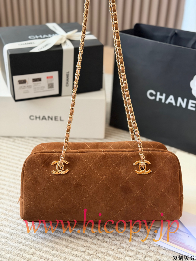【CHANEL】シャネル 26A バゲット バッグ ブラウン スエード ゴールド金具 キルティング ショルダー (公式型番: CHANEL-26A-BAGUETTE-BAG-BROWN-SUEDE-GOLD-31CM)