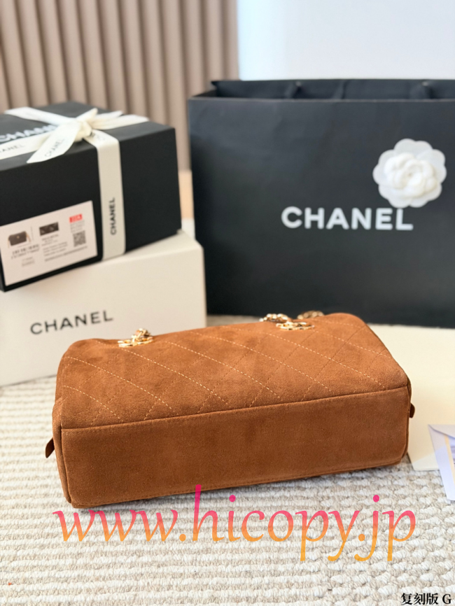 【CHANEL】シャネル 26A バゲット バッグ ブラウン スエード ゴールド金具 キルティング ショルダー (公式型番: CHANEL-26A-BAGUETTE-BAG-BROWN-SUEDE-GOLD-31CM)