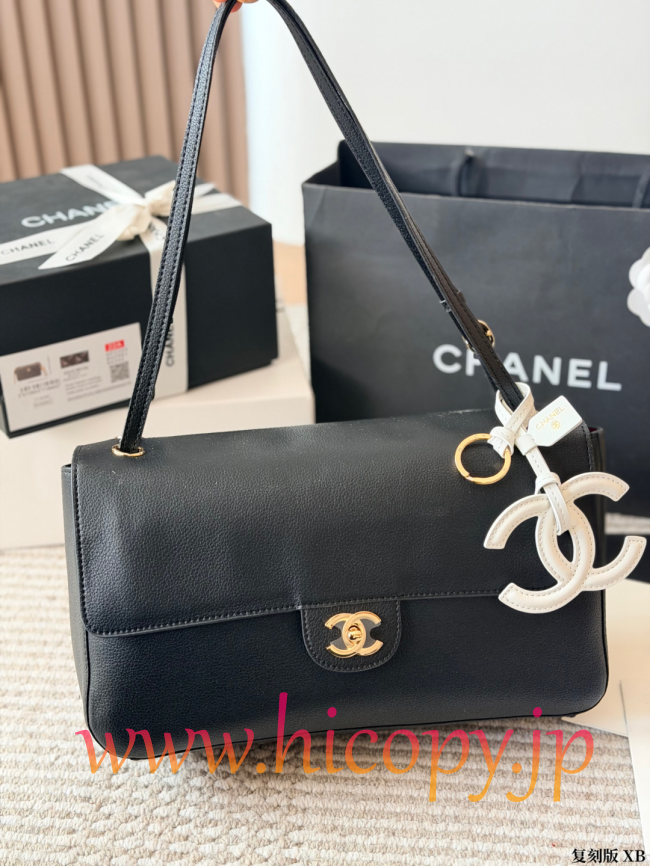 【CHANEL】シャネル 26S エアポート バッグ ブラック キャビアスキン ゴールド金具 ホワイト刺繍ロゴ 2WAY (公式型番: CHANEL-26S-AIRPORT-BAG-BLACK-GOLD-WHITE-LOGO-33CM)