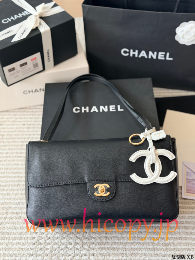 【CHANEL】シャネル 26S エアポート バッグ ブラック キャビアスキン ゴールド金具 ホワイト刺繍ロゴ 2WAY (公式型番: CHANEL-26S-AIRPORT-BAG-BLACK-GOLD-WHITE-LOGO-33CM)