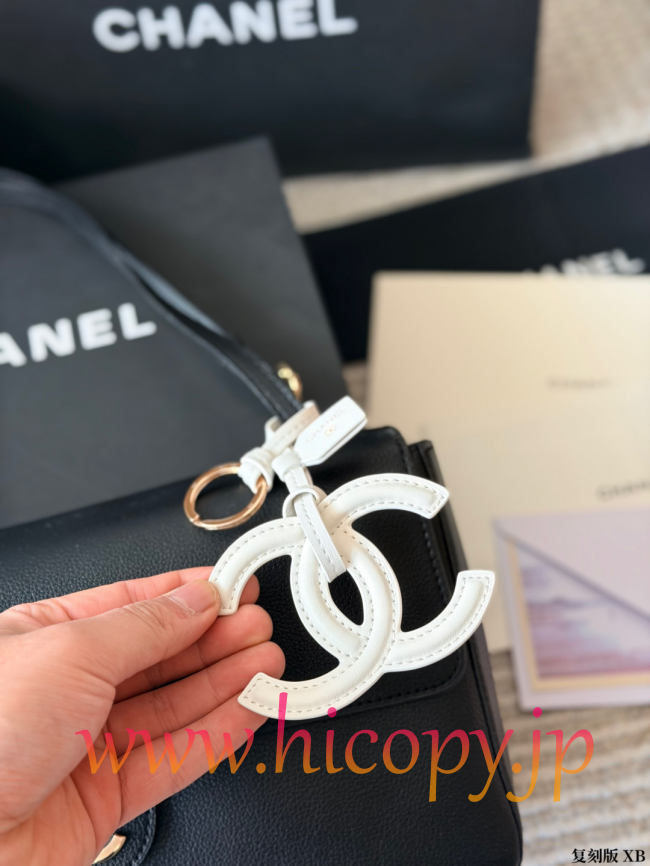 【CHANEL】シャネル 26S エアポート バッグ ブラック キャビアスキン ゴールド金具 ホワイト刺繍ロゴ 2WAY (公式型番: CHANEL-26S-AIRPORT-BAG-BLACK-GOLD-WHITE-LOGO-33CM)