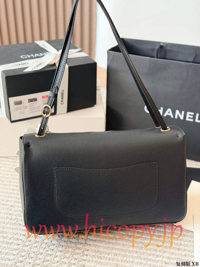 【CHANEL】シャネル 26S エアポート バッグ ブラック キャビアスキン ゴールド金具 ホワイト刺繍ロゴ 2WAY (公式型番: CHANEL-26S-AIRPORT-BAG-BLACK-GOLD-WHITE-LOGO-33CM)
