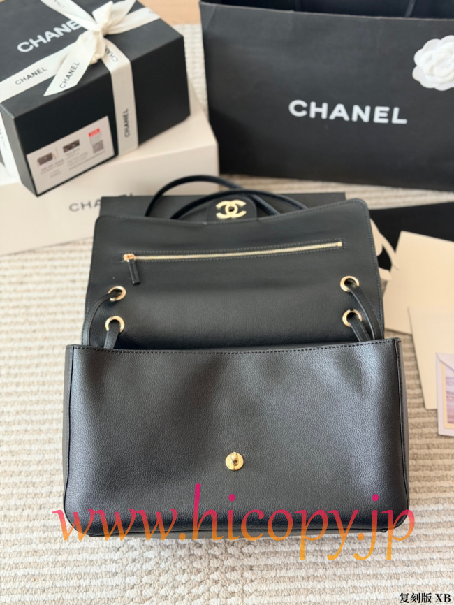 【CHANEL】シャネル 26S エアポート バッグ ブラック キャビアスキン ゴールド金具 ホワイト刺繍ロゴ 2WAY (公式型番: CHANEL-26S-AIRPORT-BAG-BLACK-GOLD-WHITE-LOGO-33CM)