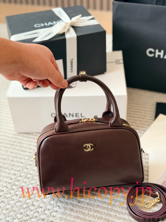 【CHANEL】シャネル 26B ボウリング バッグ スムースカーフスキン ゴールド金具 レザーストラップ 3WAY (公式型番: CHANEL-26B-BOWLING-BAG-SMOOTH-CALF-GOLD-20CM)