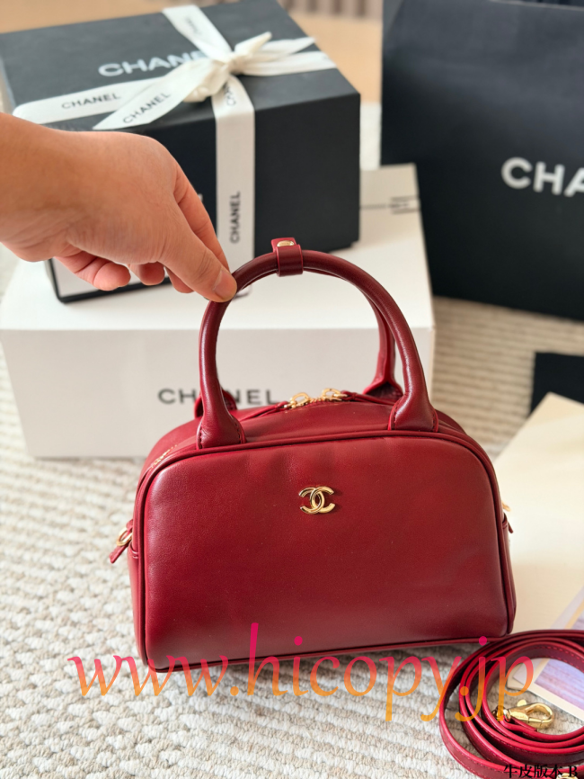 【CHANEL】シャネル 26B ボウリング バッグ スムースカーフスキン ゴールド金具 レザーストラップ 3WAY (公式型番: CHANEL-26B-BOWLING-BAG-SMOOTH-CALF-GOLD-20CM)