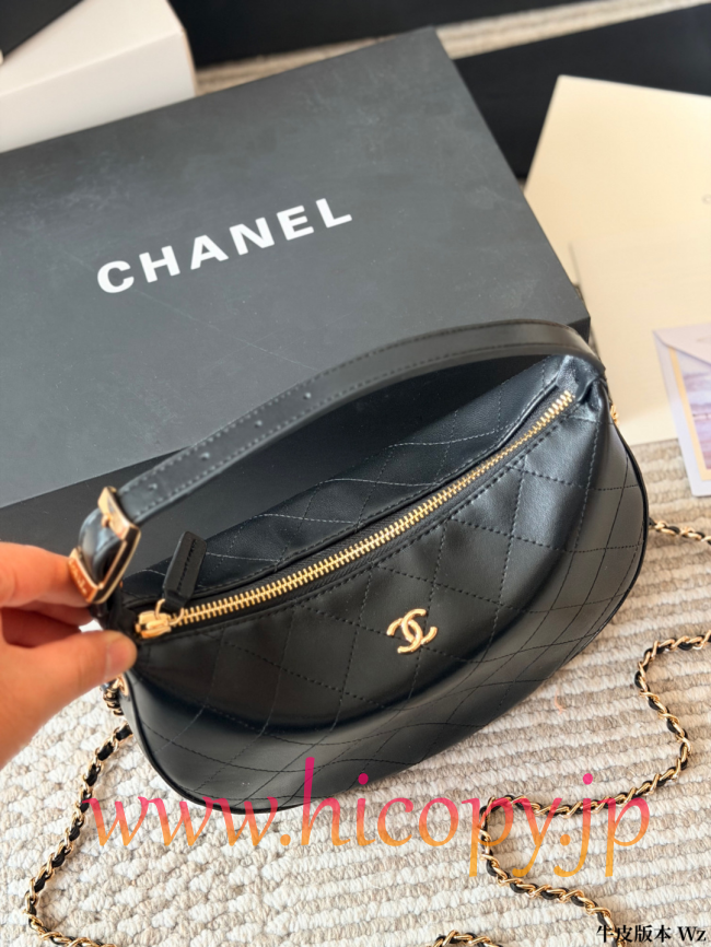 【CHANEL】シャネル 23A ホーボー バッグ ブラック ラムスキン/カーフスキン ゴールド金具 チェーンストラップ キルティング (公式型番: CHANEL-23A-HOBO-BAG-BLACK-GOLD-CHAIN-25CM)