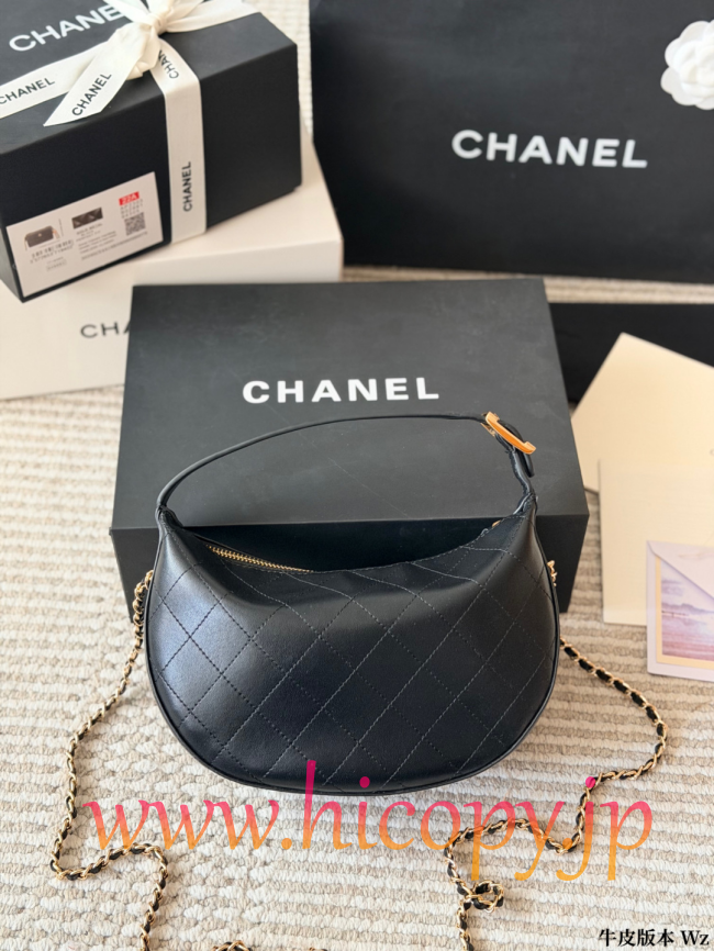 【CHANEL】シャネル 23A ホーボー バッグ ブラック ラムスキン/カーフスキン ゴールド金具 チェーンストラップ キルティング (公式型番: CHANEL-23A-HOBO-BAG-BLACK-GOLD-CHAIN-25CM)