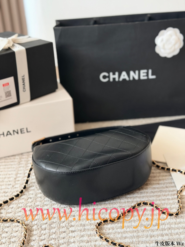 【CHANEL】シャネル 23A ホーボー バッグ ブラック ラムスキン/カーフスキン ゴールド金具 チェーンストラップ キルティング (公式型番: CHANEL-23A-HOBO-BAG-BLACK-GOLD-CHAIN-25CM)