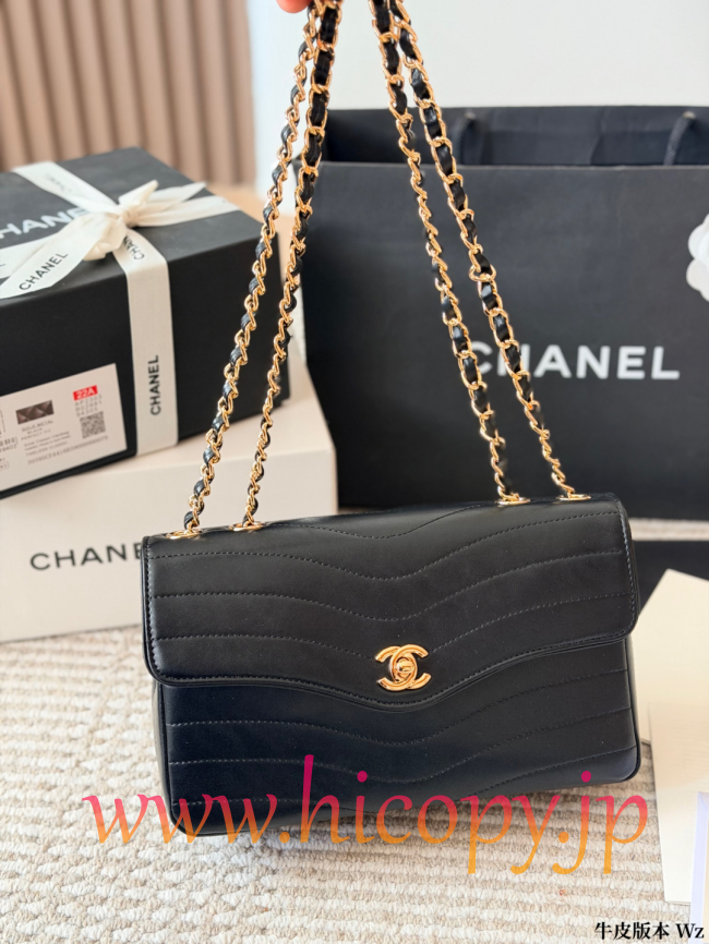 【CHANEL】シャネル ブラック Vステッチ チェーン バッグ カーフスキン ゴールド金具 レザー通しチェーン 2WAY (公式型番: CHANEL-V-STITCH-CHAIN-BAG-BLACK-GOLD-25CM)