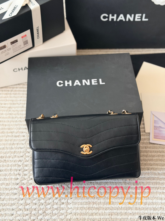 【CHANEL】シャネル ブラック Vステッチ チェーン バッグ カーフスキン ゴールド金具 レザー通しチェーン 2WAY (公式型番: CHANEL-V-STITCH-CHAIN-BAG-BLACK-GOLD-25CM)