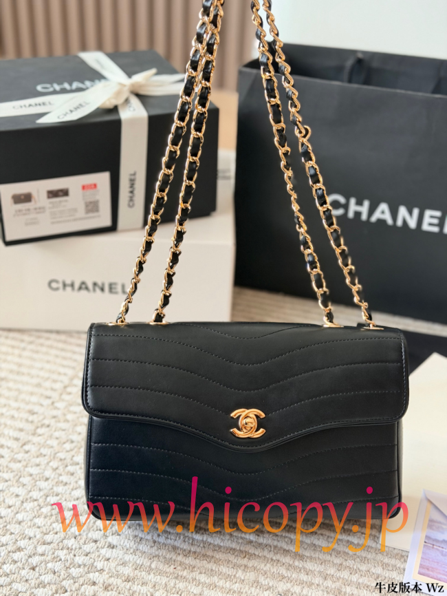 【CHANEL】シャネル ブラック Vステッチ チェーン バッグ カーフスキン ゴールド金具 レザー通しチェーン 2WAY (公式型番: CHANEL-V-STITCH-CHAIN-BAG-BLACK-GOLD-25CM)